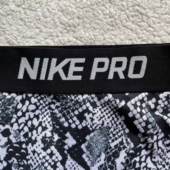 Nike pro spandex (snake skin print) - Picture 4 of 16